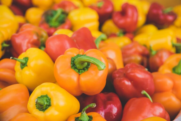 bell-peppers-blur-chili-close-up-594137 (1)